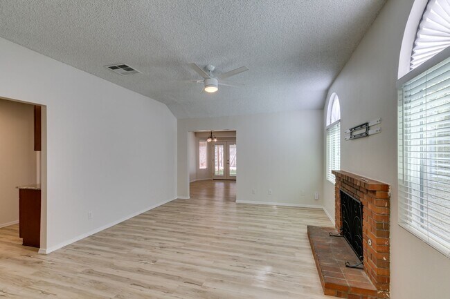Building Photo - EASTERN AND WINDMILL 3 BEDROOM HOME WITH LARGE BACKYARD, NO HOA, AND SOLAR PANELS
