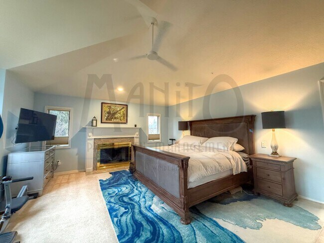 Building Photo - Elegant & Sprawling South Hill Home