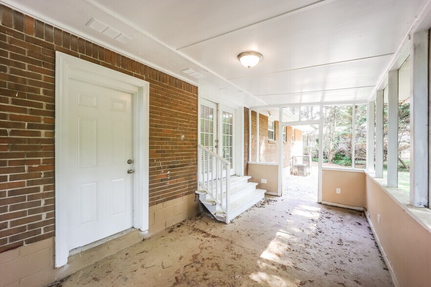 Building Photo - 303 Mercer Dr