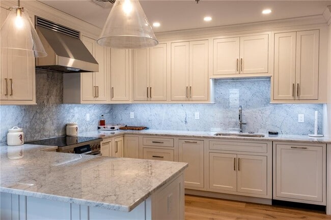 Building Photo - 10 Brown and Howard Wharf