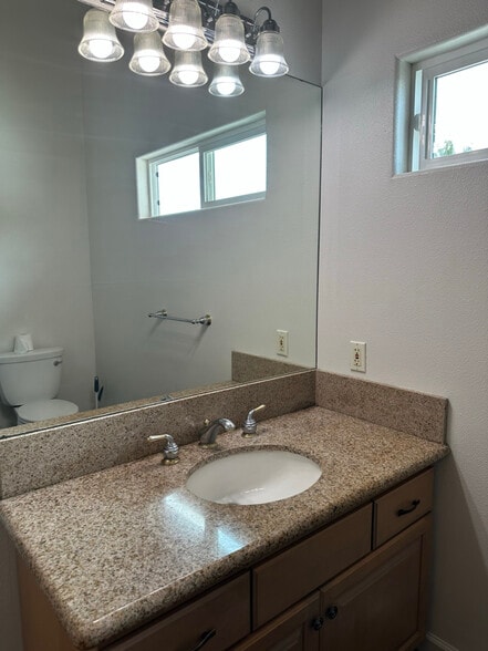 Building Photo - 73-986-986 Kukuinui St