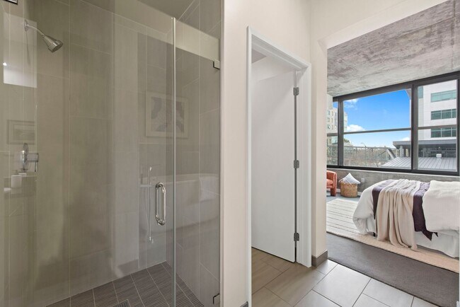 Building Photo - 2 Bed/2 Bath Luxury Condo at The Bond