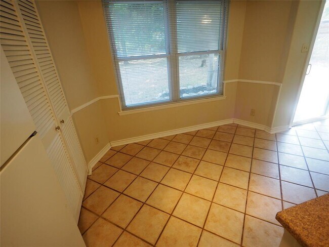 Building Photo - 809 Maryland Dr