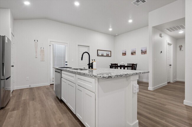 Building Photo - 2133 Langford Ave