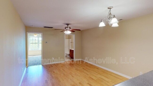 Building Photo - 19 Rotunda Cir