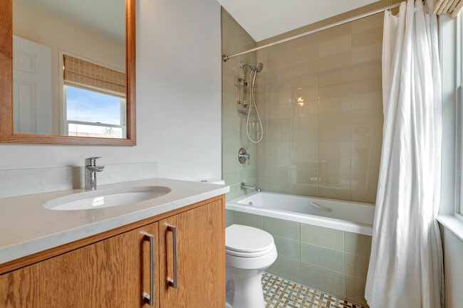 Building Photo - 1053 N George Mason Dr