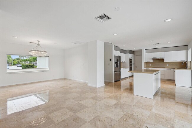 Building Photo - 40 Isla Bahia Dr