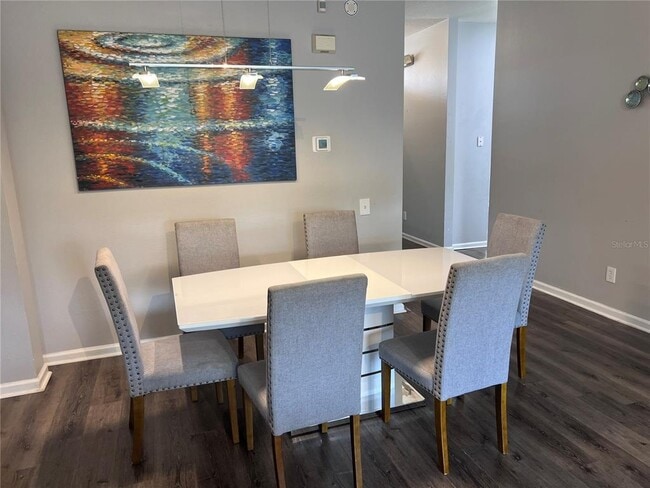 Building Photo - 8121 Fan Palm Way