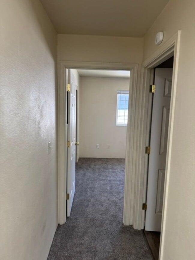 Building Photo - TOWNHOMES OF OAK COURT!!  REMODELED 2 BEDROOM