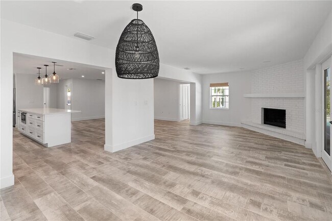 Building Photo - 4543 Carson St NE