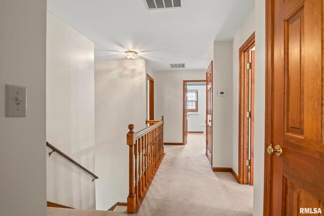 Building Photo - 1616 Hunter Ridge Dr