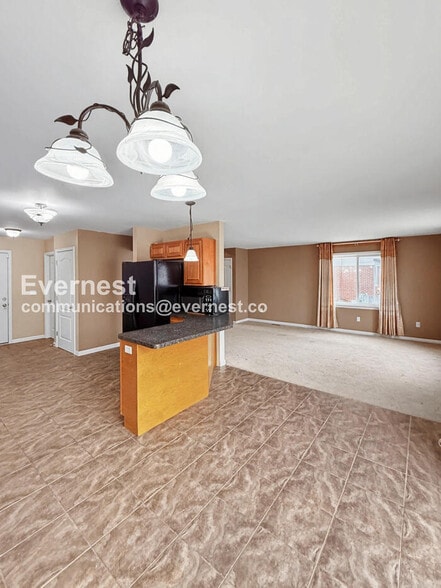 Building Photo - 642 Bellaire Ave