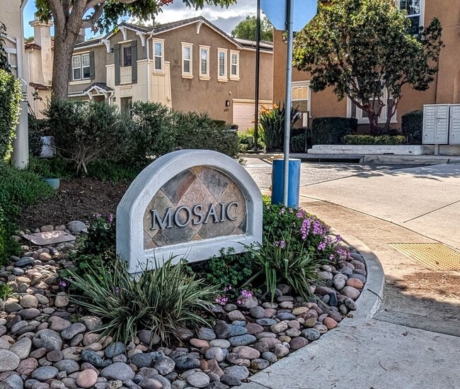 Building Photo - 1406 Mosaic Glen