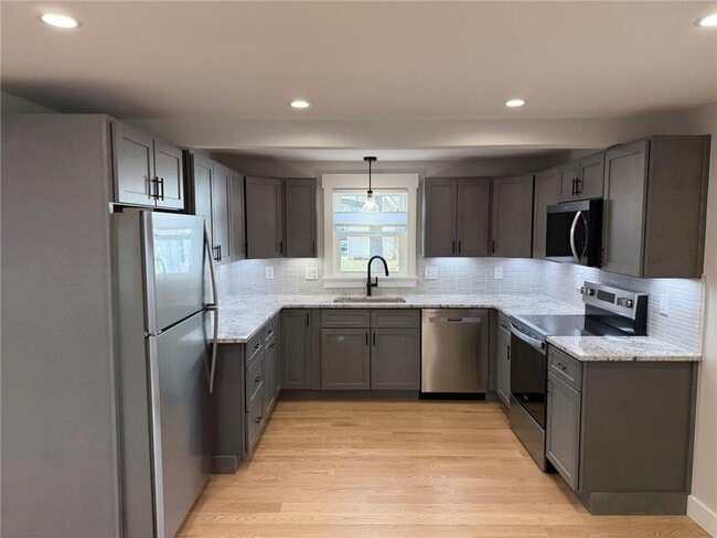 Building Photo - 863 Main St