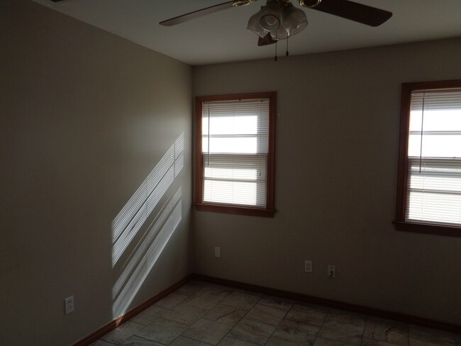 Building Photo - Super Spacious Home