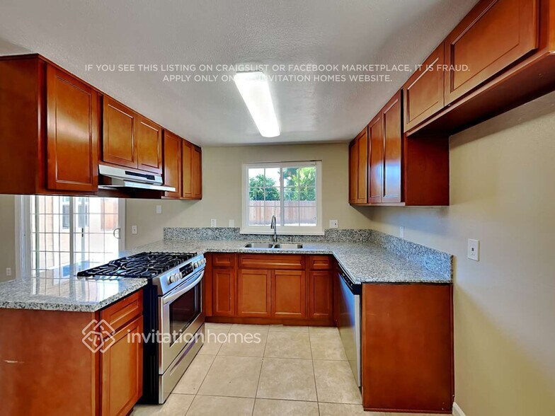 Building Photo - 8571 Fairlawn Ct