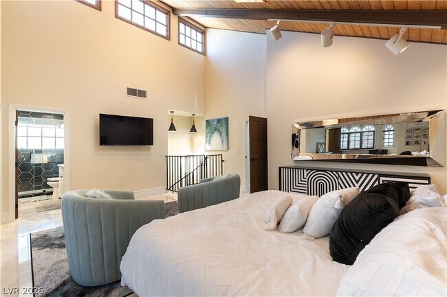 Building Photo - 2845 Queens Courtyard Dr