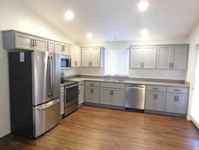 Building Photo - 3Bd/2Ba Single Story Home - For viewing beginning 4/27/2026!