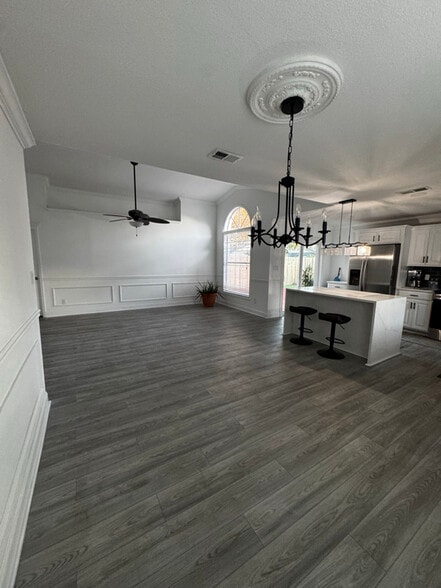 Building Photo - 2522 Albaca Dr