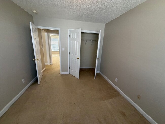 Building Photo - Elon / Townhome