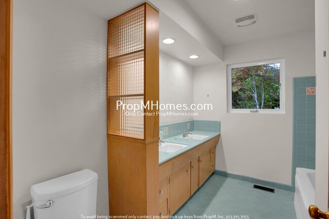 Building Photo - Gorgeous 4 Bedroom Mid-Century Modern in SW!