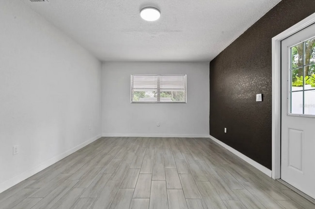 Building Photo - 1706 E Poinsettia Ave