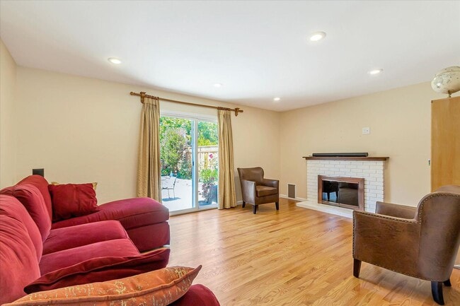 Building Photo - Available for July 1st Move In