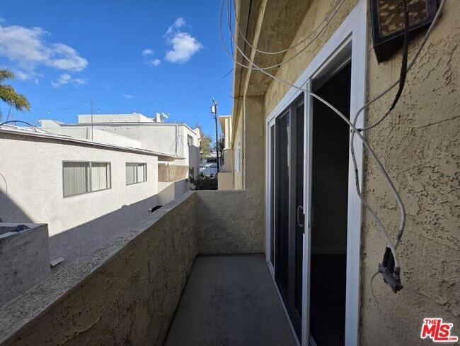 Building Photo - 517 N Francisca Ave