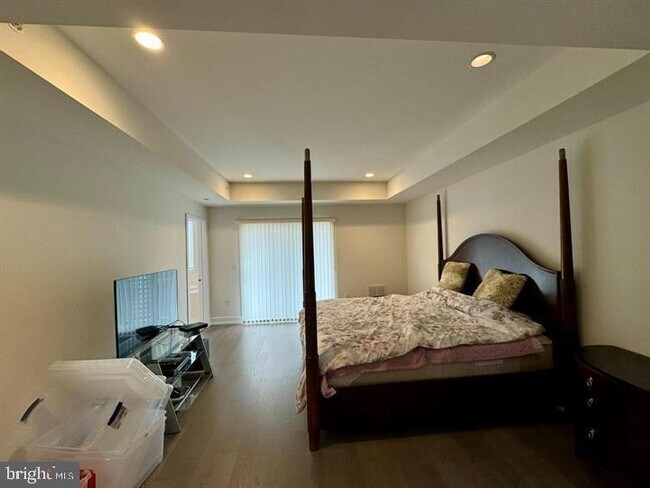 Building Photo - 906 Lakeview Ct