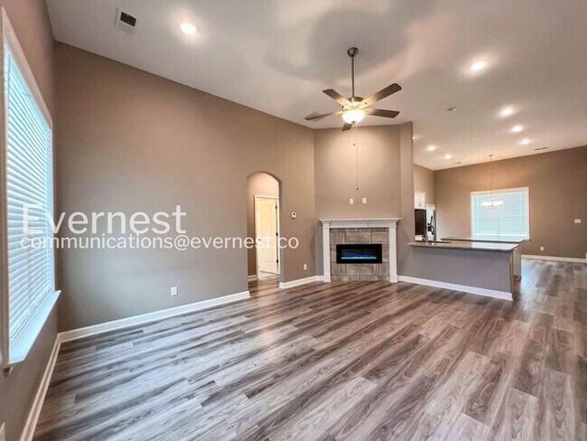 Building Photo - 5670 Matthew Dr