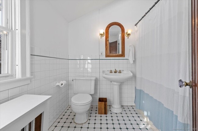 Building Photo - 171 Waite St