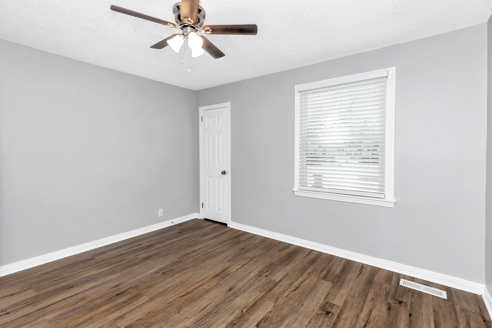 Building Photo - 914 Linwood Dr NW
