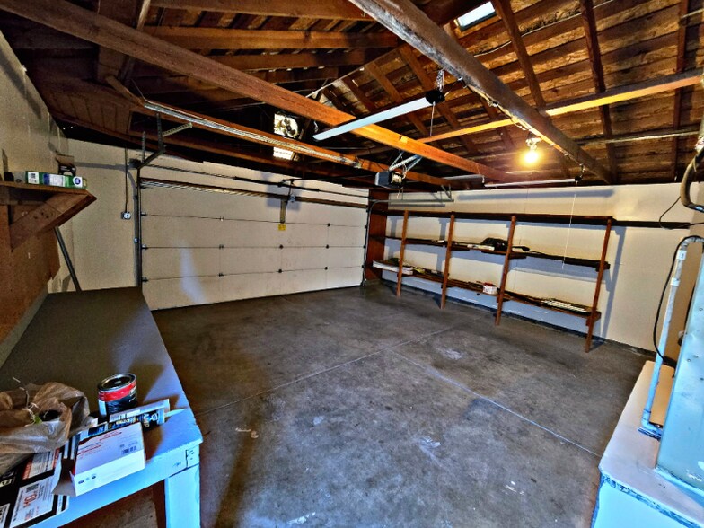 Building Photo - 5938 Land View Dr