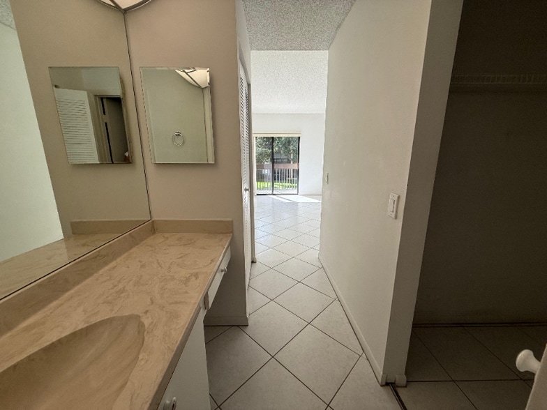 Building Photo - 1953 SW 15th St