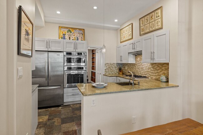 Building Photo - Foggy Bottom Home | 3 Bed | 2.5 Bath | 2,050 Sf | Large Private Patio