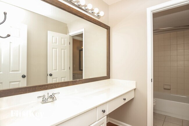 Building Photo - 274 Riverwood Way