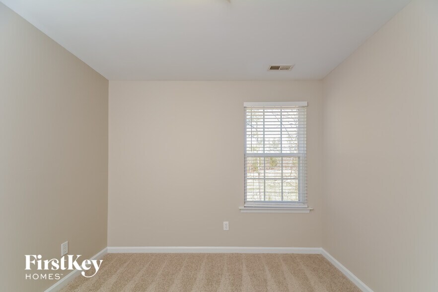 Building Photo - 6 Linkside Ct