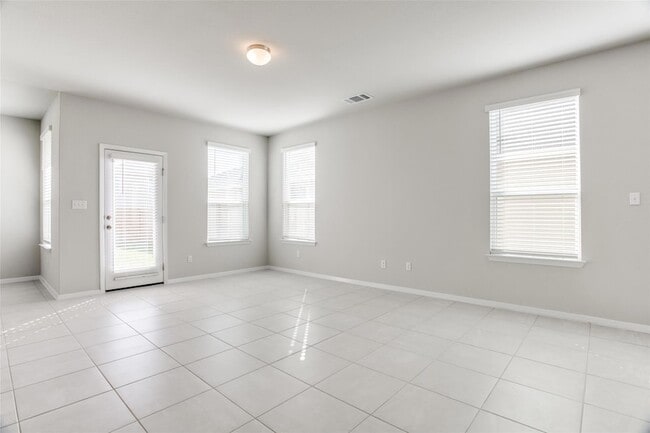 Building Photo - 140 Living Reef Dr