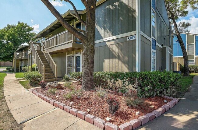 Building Photo - 4659 S Darlington Ave