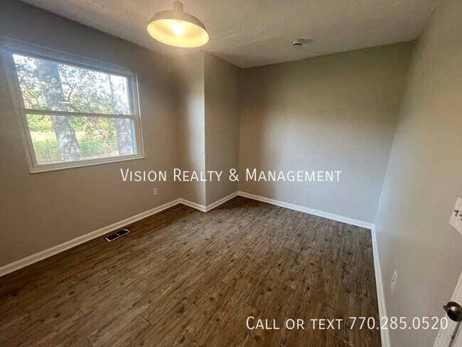 Building Photo - 5842 Oak Ct