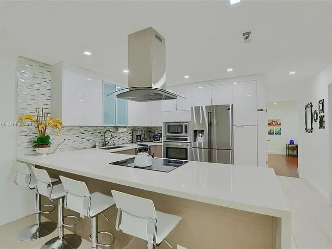 Building Photo - Spacious 1BR, 1BA Master Suite, Gem in Boca Raton – 1,170 sq ft of Comfort & Style! - Looking for...