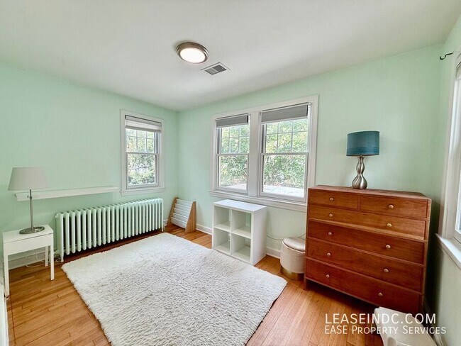 Building Photo - 4825 Butterworth Pl NW
