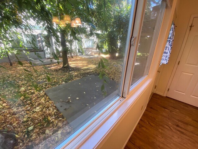 Building Photo - 2 Bed 1.5 Bath Condo! W/S/G/Lawn Care Included!