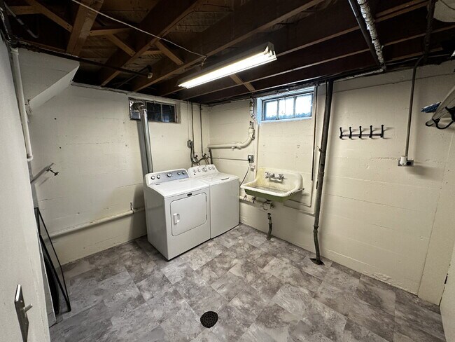 Building Photo - Charming 3-Bed Retreat with Finished Basem...
