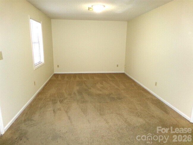 Building Photo - 100 Fairway St