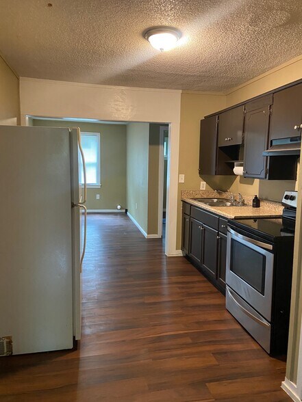 Building Photo - 600 9th Ct S