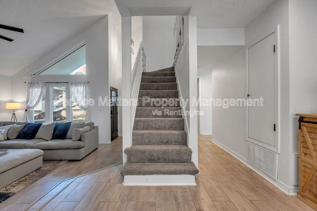 Building Photo - 7575 Tippin Ave