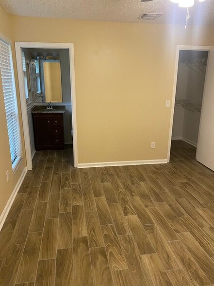 Master Bedroom - 5017 Knightsbridge Cir N