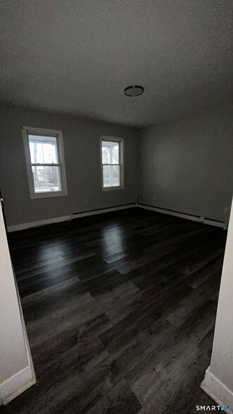 Building Photo - 222 Hallock Ave