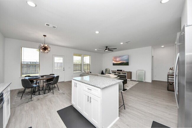 Building Photo - 3113 Paso Fino Dr
